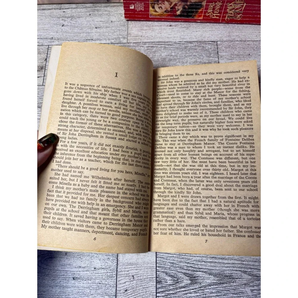 The Devil‎ on Horseback Victoria Holt Fawcett Crest 1977 Paperback Romance Novel